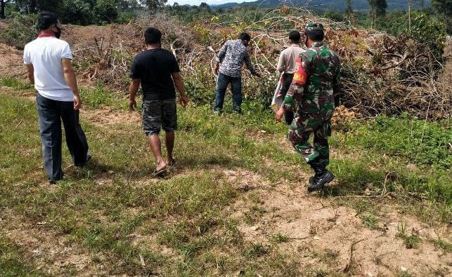 Babinsa Koramil 13/Rokan Lalsanakan Patroli Bersama Masyarakat Cegah Karhutla