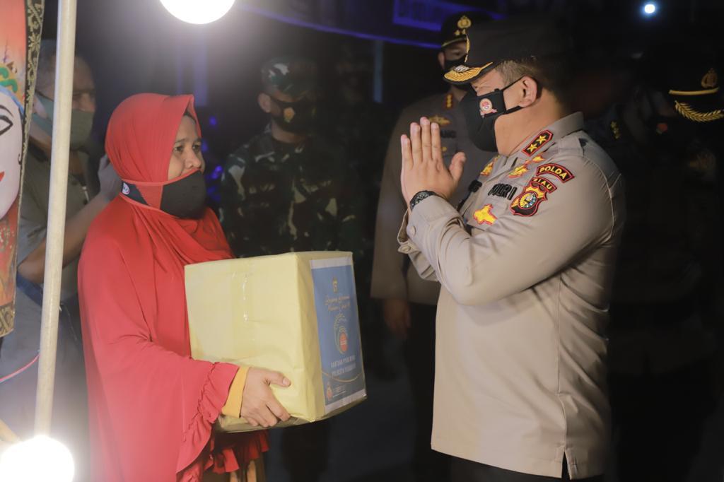 Bu Yanti Dapat Berkah dari Pimpinan Patroli Skala Besar Polda Riau