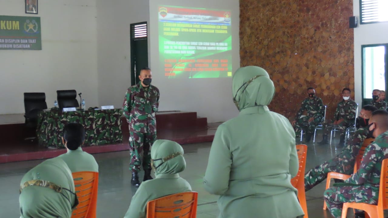 Tingkatkan displin dan taat hukum anggota kodim 0313/kpr dan persit terima penyuluhan hukum*