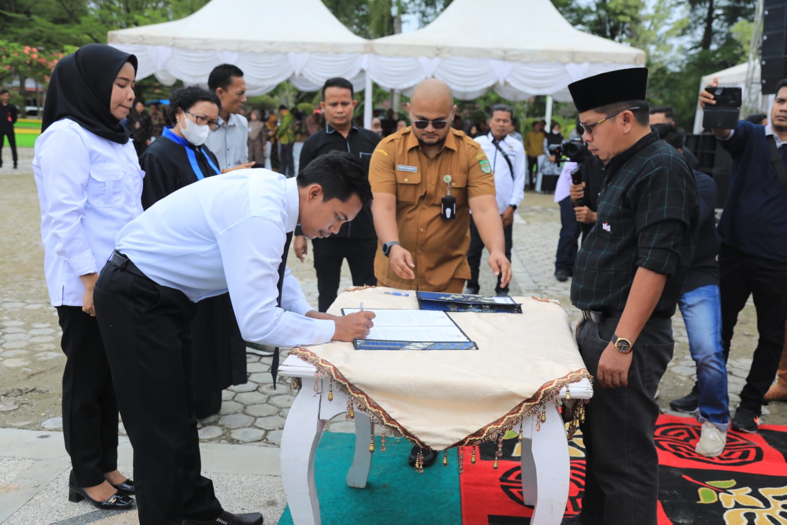 5.584 Anggota PPS Se Riau Dilantik Serentak, 2 Orang Mengundurkan Diri