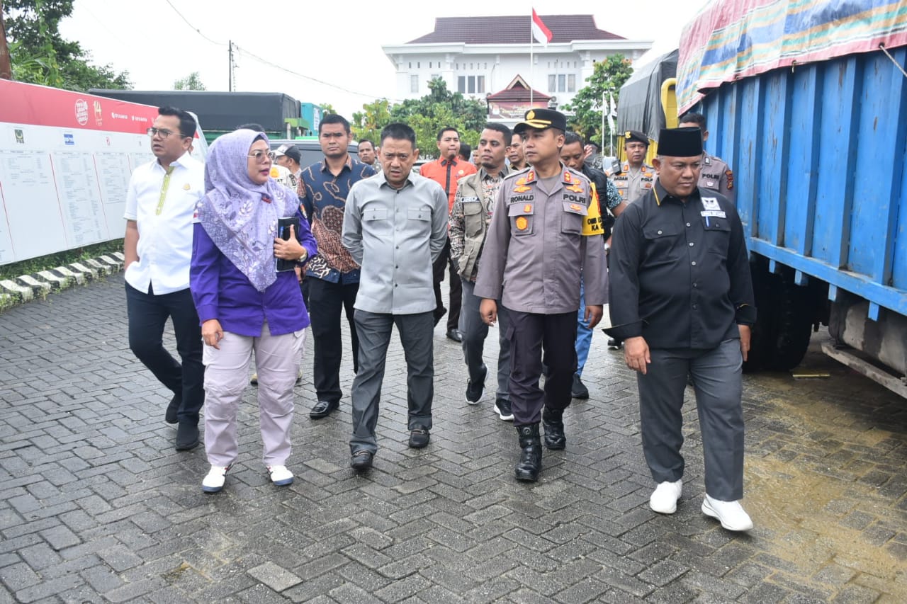 Logistik Pemilu 2024, Resmi Dilepas Pj Bupati Kampar di Halaman KPU Kampar