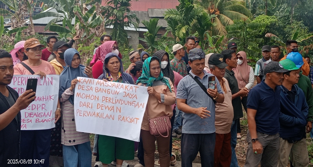 Konflik Tak Kunjung Usai, Warga Bangun Jaya Geruduk DPRD Rohul