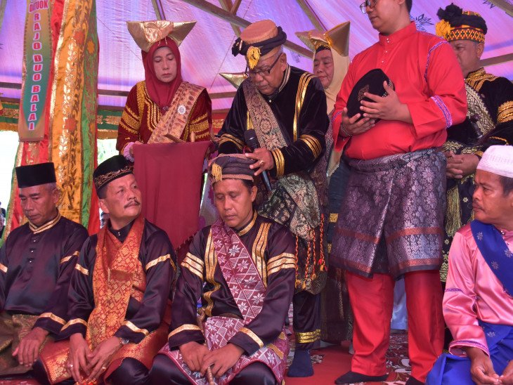 Pj Bupati Diwakili Camat Kampar, Hadiri Penobatan Datuok Paduko Majo Kenegerian Air Tiris