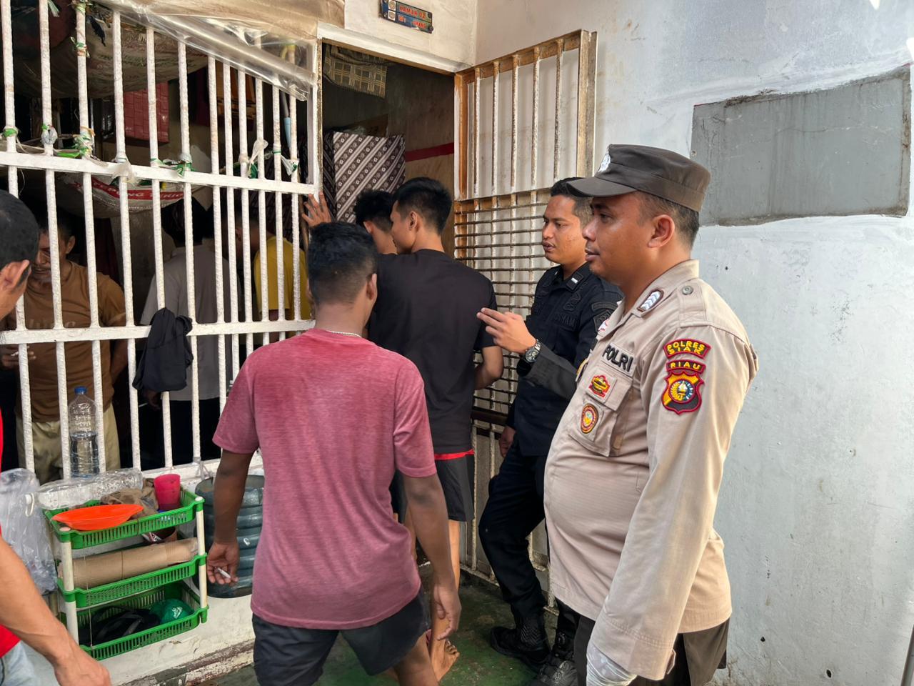 Tindak Lanjut Instruksi Dirjenpas, Razia Gabungan TNI dan Polri Dilaksanakan di Rutan Siak