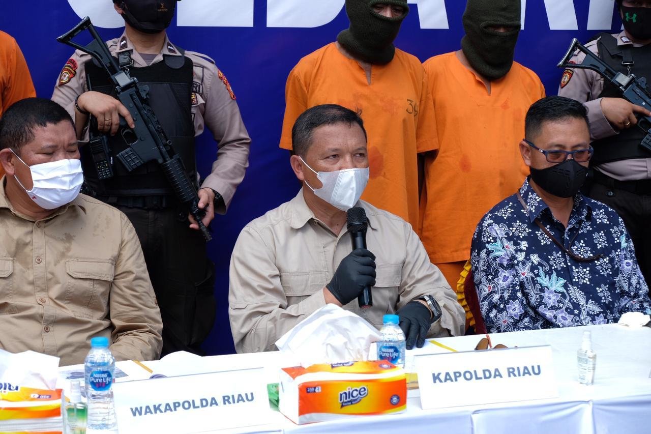 Polda Riau Bongkar Sindikat Penyulingan Minyak Illegal Di Dumai, 4 Orang Diringkus, 1 DPO
