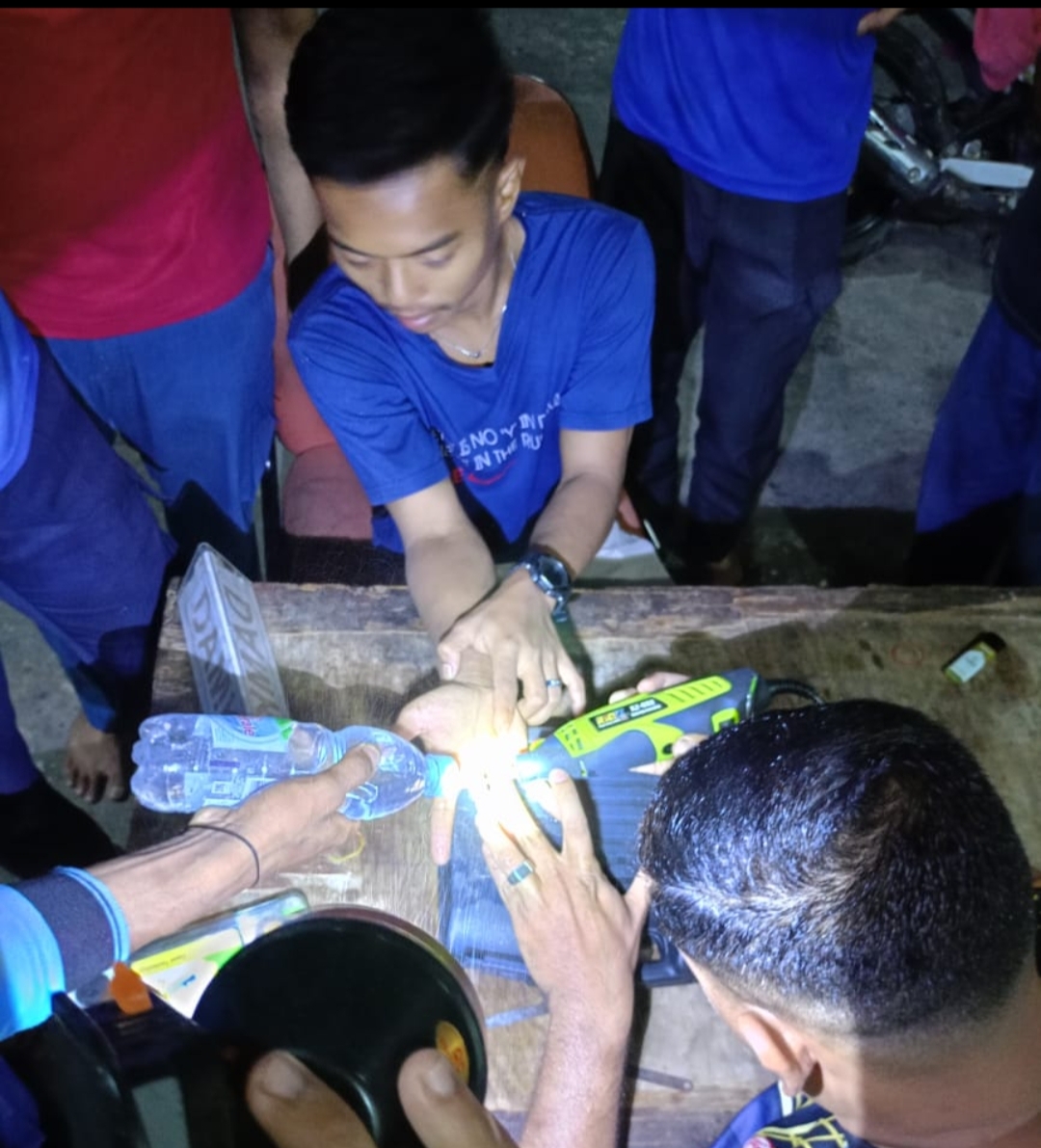 Cincin di Jari Tangan Susah Dilepas, Warga Minta Pertolongan Dinas Damkar dan Penyelamatan Kampar