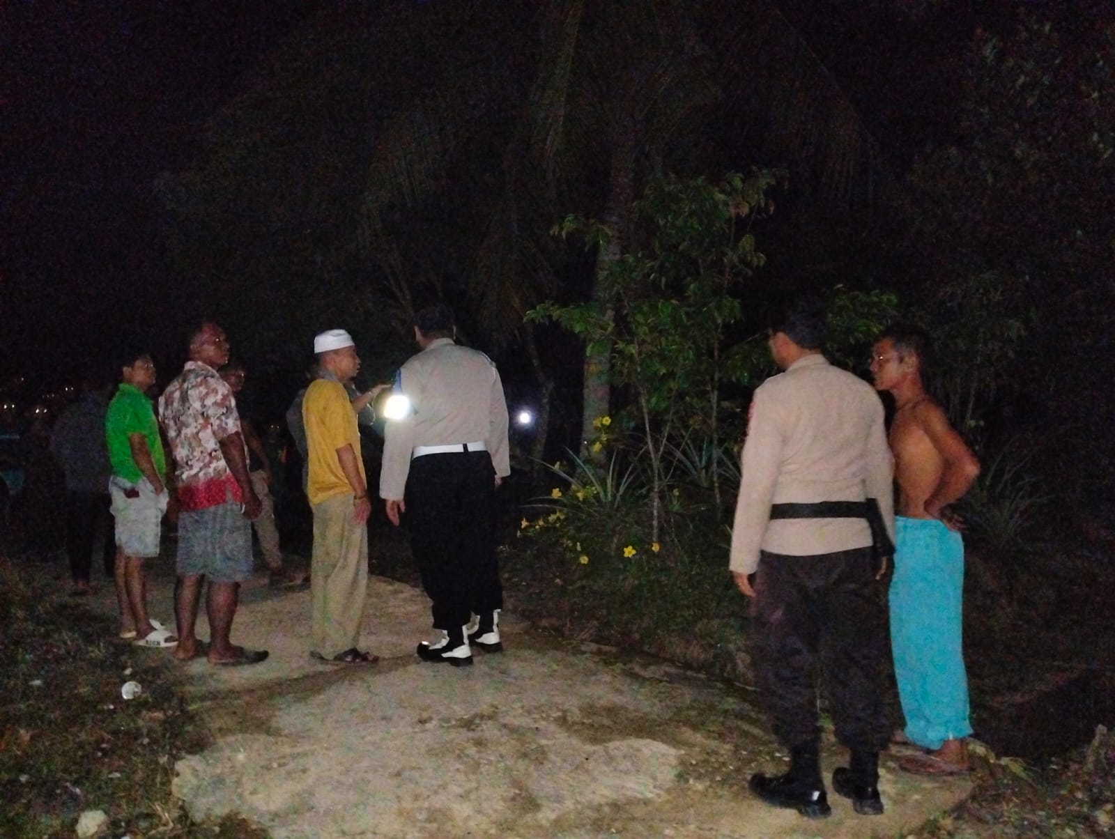 Satu Unit Rumah, dan Mobil Inova di Rohul Ludes Terbakar, Polsek Rambah Hilir Turun ke TKP