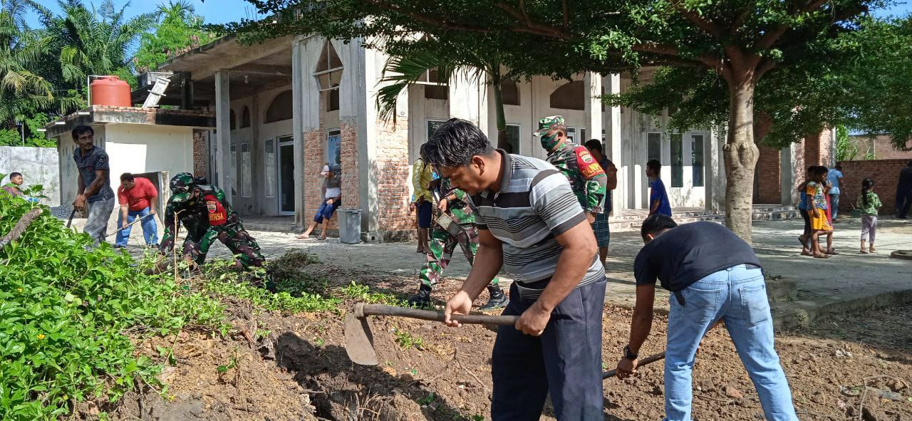 Babinsa Karya Bhakti Kodim 0313/KPR, Wujudkan Kemanunggalan TNI Dengan Rakyat