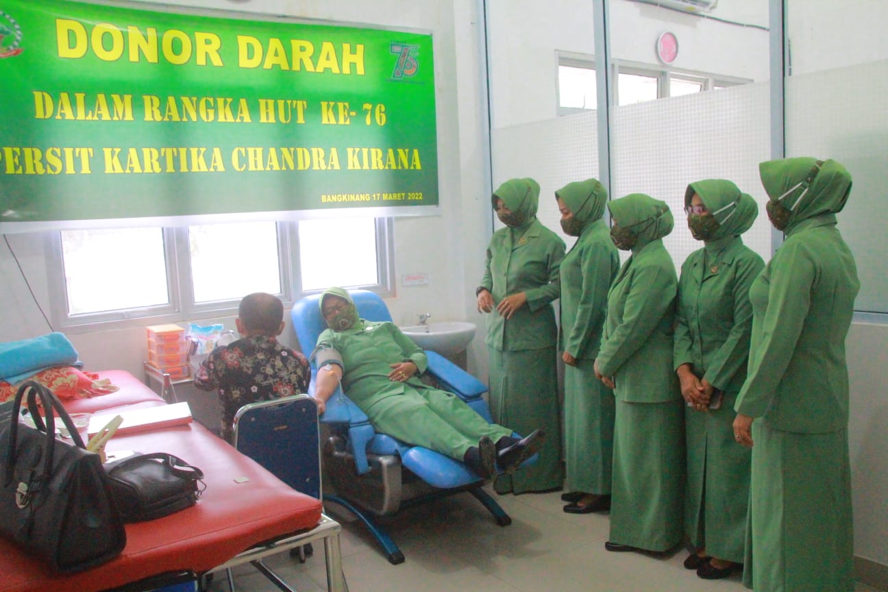 Peringati HUT ke -76, Persit KCK Cabang LIII Kodim 0313/KPR Gelar Donor Darah