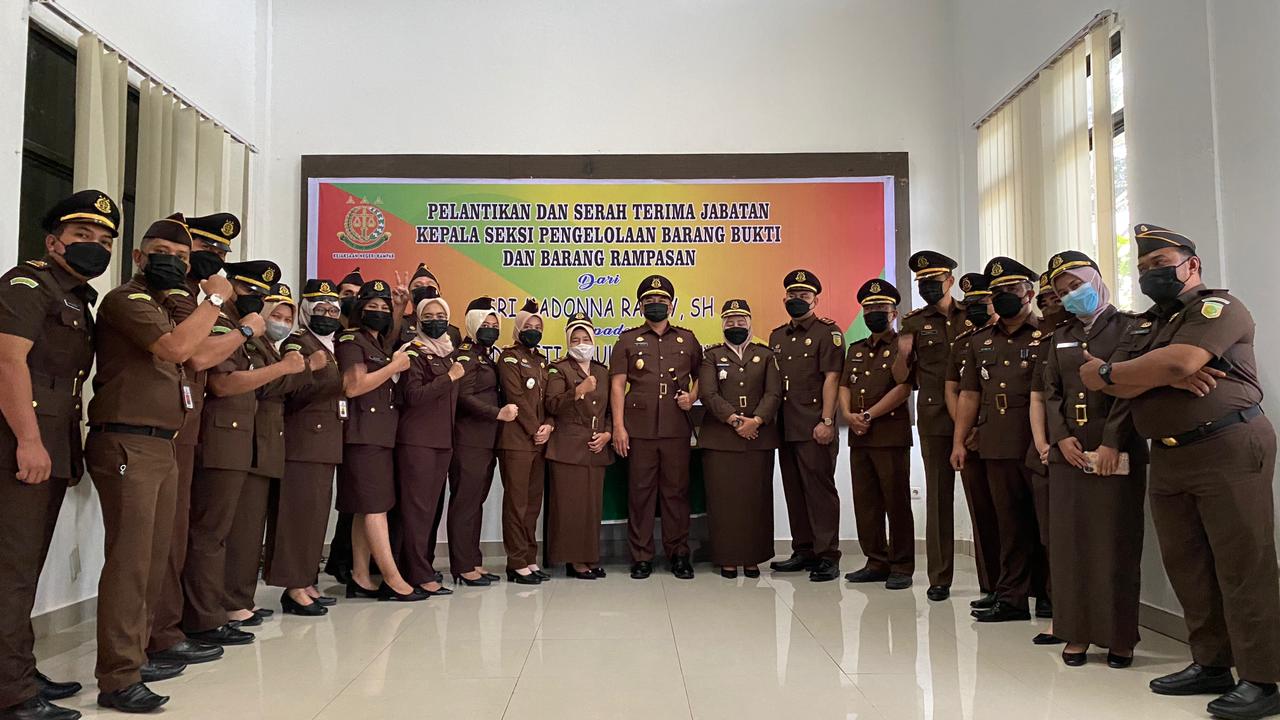 Kajari Kampar Pimpin Sertijab Kepala Seksi Pengelolaan Barang Bukti dan Rampasan