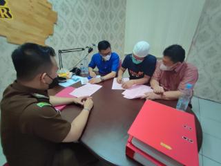 Tim Penuntut Umum Kejari Kampar Terima 1 Lagi Tersangka Dugaan Tipikor RSUD Bangkimang