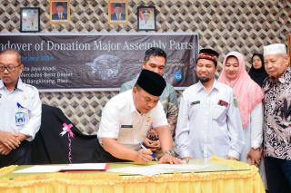 Mewakili Pj Bupati, Kadis Dikpora Kampar Saksikan Penyerahan Alat Praktek Dari Mercedes