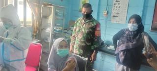 Babinsa Dampingi Penyuntikan Vaksin Sinovac Bagi Tenaga Kesehatan