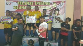 Final Turnamen Badminton CUP III PB. Orahua Berhasil Antar Juara Bertahan Boy Lase dan Junius Zalukh