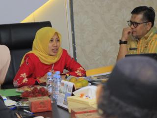 Majukan Produk Pengrajin di Kampar, Ketua Dekranasda Lakukan Rapat Bersama OPD dan Bank Riau