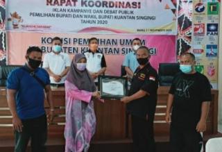 LSM PENJARA Dapat Sertifikat Akreditasi Pemantau Dari KPU Kuansing