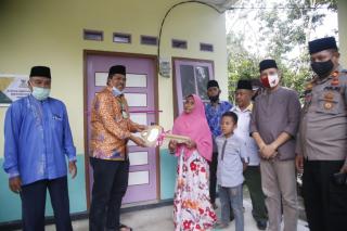 Penyaluran Zakat Tahap IIIÂ Sungai Apit Dan Sabak Auh, Alfedri Harap Meringankan Beban Masyarakat Di