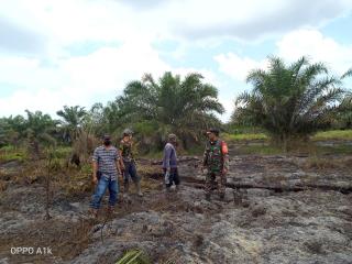 Babinsa Koramil 09/Langgam Bersama MPA Lakukan Patroli Cek Titik Hotspot