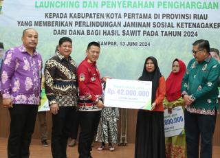 Bentuk Kerjasama Bersama BPJS Ketenagakerjaan, Pj Bupati Launching dan Penyerahan Penghargaan