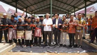 Pj Bupati Kampar Resmikan Pasar Kasikan Bersama Senator Edwin Pratama Putra