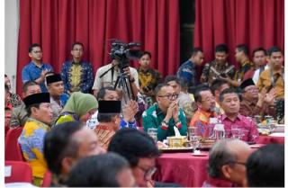 Pelepas Tugas Gubernur Riau, Pj Bupati Kampar Firdaus Hadiri Acara Didampingi Istri