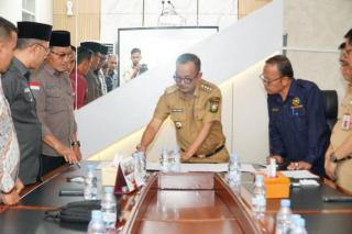 Penandatanganan NPHD Dilakukan Oleh Pj Bupati Kampar Bersama Ketua KPU dan Bawaslu
