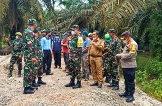Waaster Kasad Tinjau TMMD Ke 110, dan Juga Sekaligus Berbaur Dengan Masyarakat