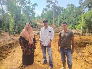 Disbunnakkeswan Kampar Bantu Tingkatkan Hasil Perkebunan Masyarakat, Dengan Bangun Jalan Produksi