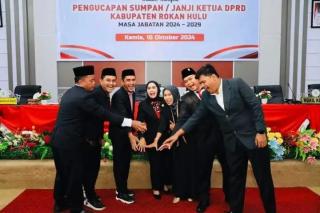 Sumiartini Dilantik Menjadi Ketua DPRD Rohul, Catat Sejarah Baru