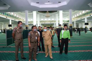 Salat-Zuhur-Berjamaah-di-Masjid-Raya-Annur-dan-Al-Hidayah-Riau-Ditiadakan-Jelang-Sterilisasi.