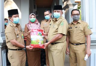 Pemkab Siak Salurkan Bantuan Tahap II Sebanyak 587 Paket Sembako Untuk ODP di Kabupaten Siak