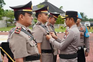 Mutasi Jajaran Polres Rohul Kapolres AKBP Emil Eka Putra Utamakan Kondusifitas Wilayah
