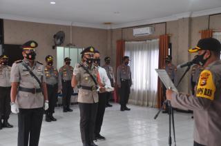 Kapolres Siak Serah Terimakan Jabatan Kapolsek Sabak Auh Dengan Ikuti Prokess Convid 19