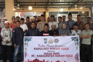 Buka Bersama Insan Pers, Kapolres Rohul Ajak Terciptanya Situasi Kondusif di Bulan Ramadhan