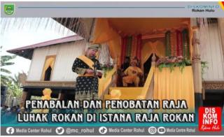 Dinobatkan Sebagai Raja Ke XII Luhak Rokan IV Koto, Tengku Haji Endrizal Diarak Menuju Istana Rokan