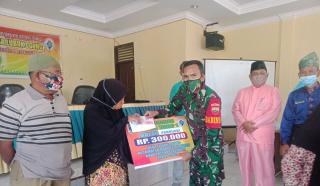 Babinsa Desa Lubuk Ougung Monitoring Dan Amankan Penyaluran BLT DD