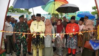 Pj Bupati Kampar Buka Stand Bazar MTQ ke-52 Tingkat Kabupaten Kampar Usai Pawai Taaruf