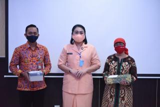 Ny.Irenne Ronny Moningka Lepas Purna Tugas SD Angkasa Lanud Roesmin Nurjadin