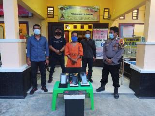 Bobol SDN 04 Buatan II, Oknum Guru ASN Dibekuk Polsek Koto Gasib ,Sembilan Tablet dan Komputer Disik