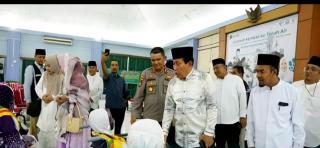 442 Jamaah Haji Rohul, Disambut Kepulangan Bupati Sukiman di Asrama Haji Batam