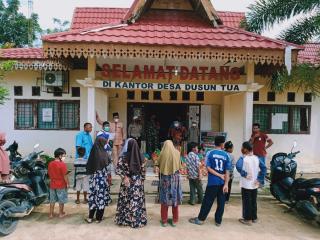 Babinsa Bersama Bhabinkamtibmas dan Pemdes Bagikan Santunan Anak Yatim  