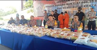 Konferensi Pers Diadakan Polda Riau, Pada Penyalahgunaan Narkoba Jaringan Internasional