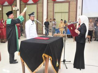 Pj Sekda Kampar Lantik Kades Tanjung Rambutan Dedy Wahyudi