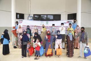 95 Paket Bantuan Spesifik Diserahkan Kepada Perempuan, Anak, dan Lansia di Kabupaten Siak