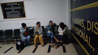 SatPol PP Kampar Segel Warung Diduga Jual Minuman Tuak dan Menyediakan Wanita Penghibur