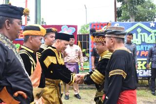 Pj Bupati Kampar Dinobatkan Sebagai Payung Panji Adat Kampar, Selaku Datuok Rajo Limbago