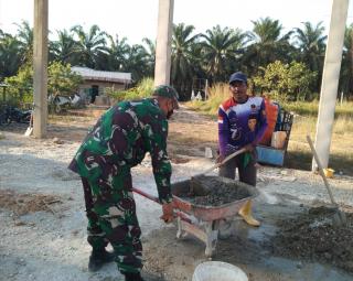 Begini Kompaknya Babinsa dan Warga Pematang Tebih Membangun Masjid