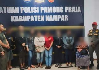 Wanita Diduga Pelayan Warung Remang - Remang, Diamankan SatPol PP Kampar