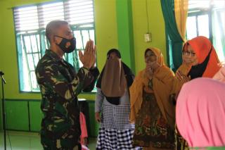 Peringati HUT Ke -62, Yonif 132/BS Santuni Anak Yatim