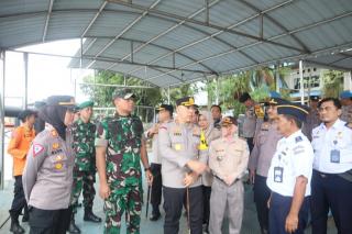 Kapolres Bersama Dandim 0301 Wirabima Kota Pekanbaru Pantau Perayaan Natal di Gereja
